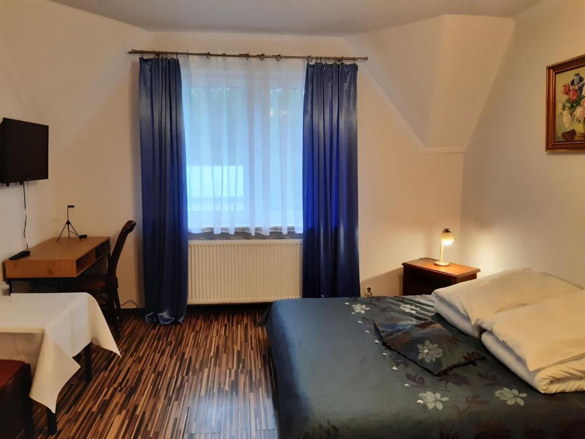 Fantazja - Restauracja I Noclegi Radom Exteriér fotografie