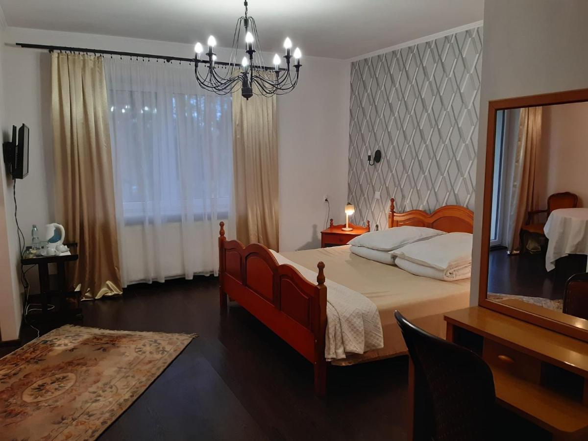 Fantazja - Restauracja I Noclegi Radom Exteriér fotografie