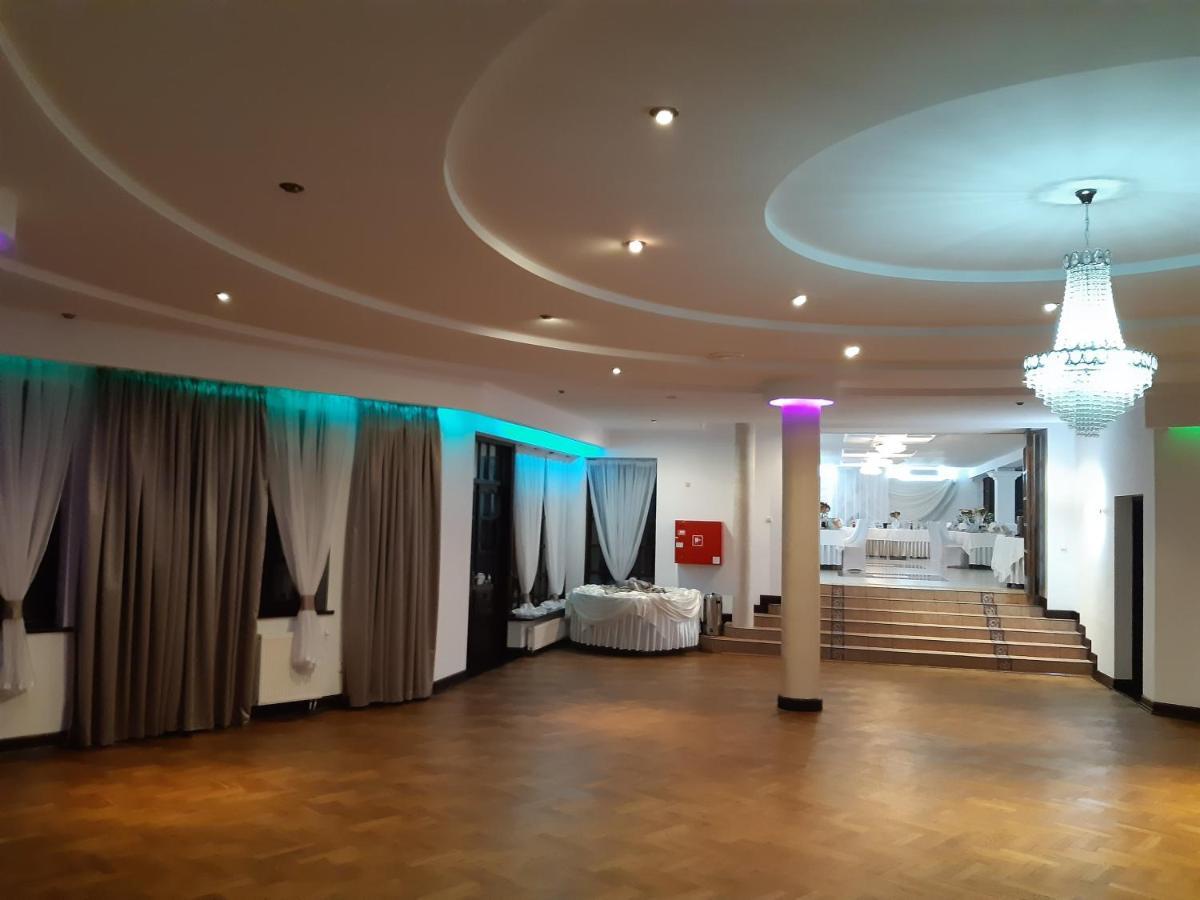 Fantazja - Restauracja I Noclegi Radom Exteriér fotografie