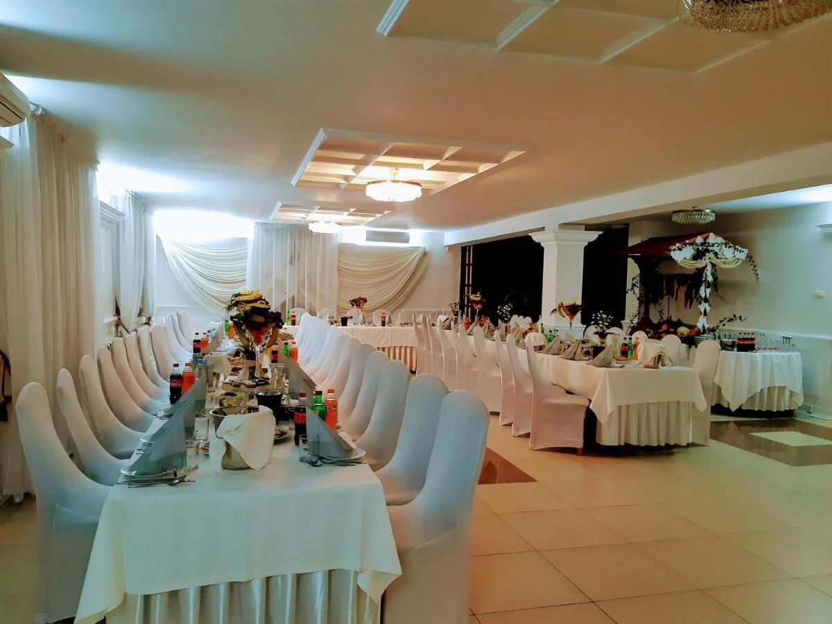 Fantazja - Restauracja I Noclegi Radom Exteriér fotografie