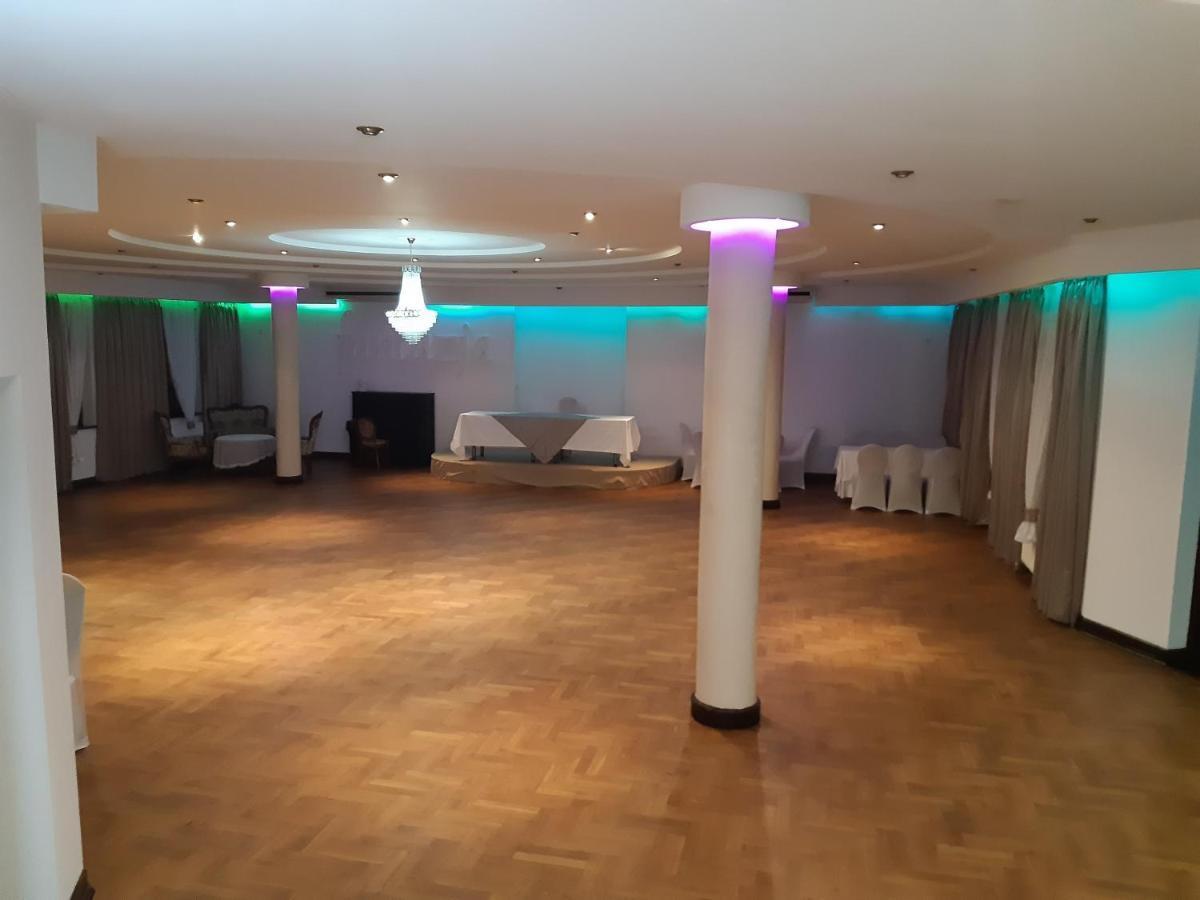 Fantazja - Restauracja I Noclegi Radom Exteriér fotografie